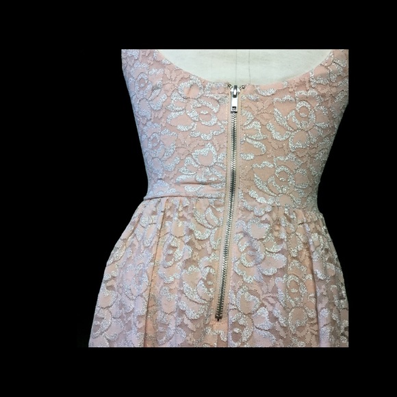 Elegant Soft Pink Dress - Picture 3 of 4